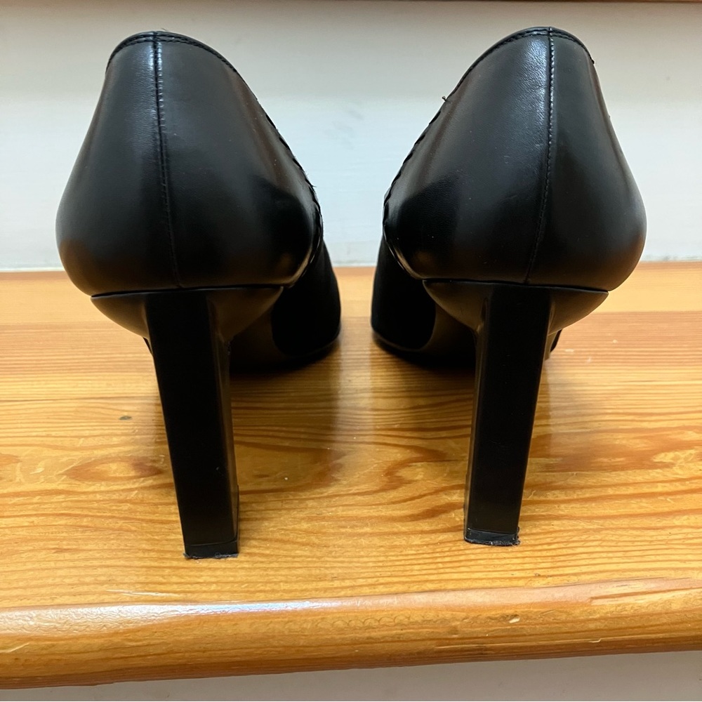 St. John Black Cap Toe Suede & Leather Heels Shoes Italy Designer 8.5 AA Narrow - Picture 5 of 13